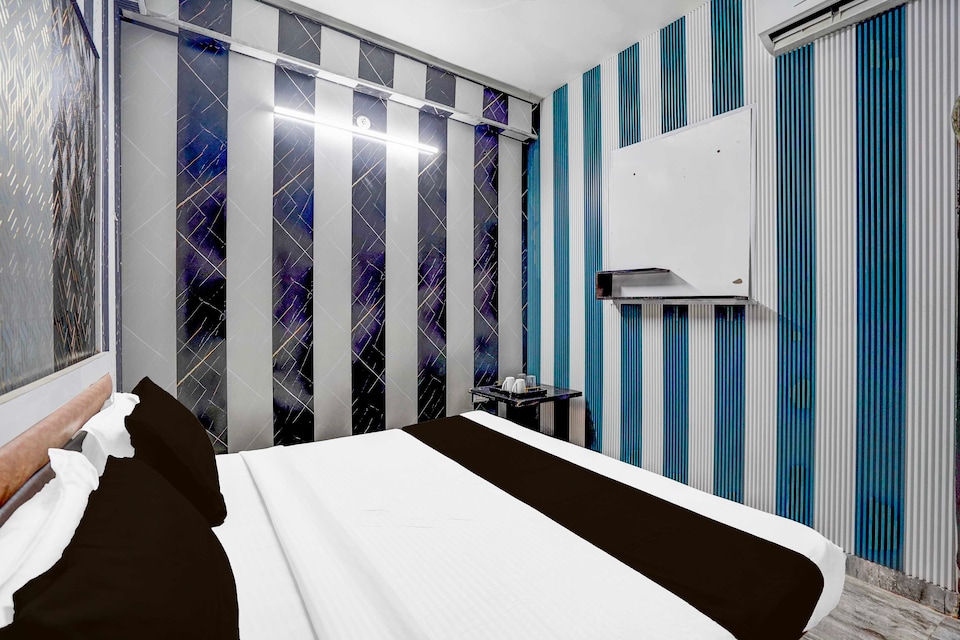 Collection O Sector 121 Gaur City Mall Noida Royal FNG, Greater Noida, Noida