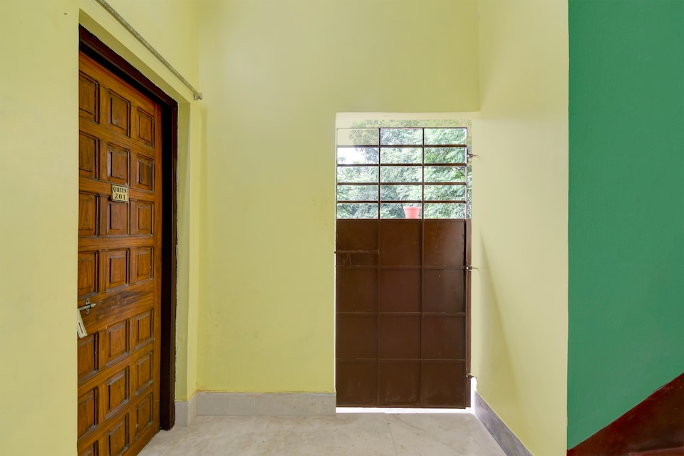 Hotel O QUEEN HOTEL RESTAURANT BANQUET , Howrah Kolkata, Kolkata