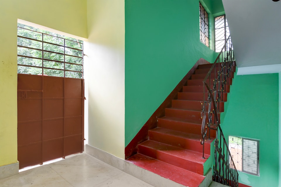 Hotel O QUEEN HOTEL RESTAURANT BANQUET , Howrah Kolkata, Kolkata