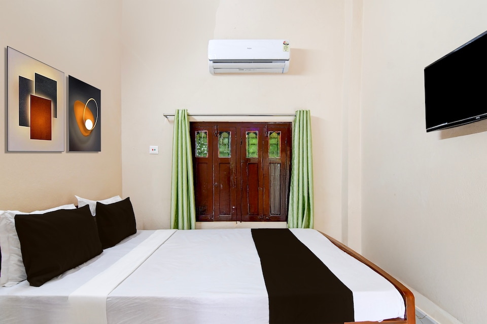 Hotel O QUEEN HOTEL RESTAURANT BANQUET , Howrah Kolkata, Kolkata