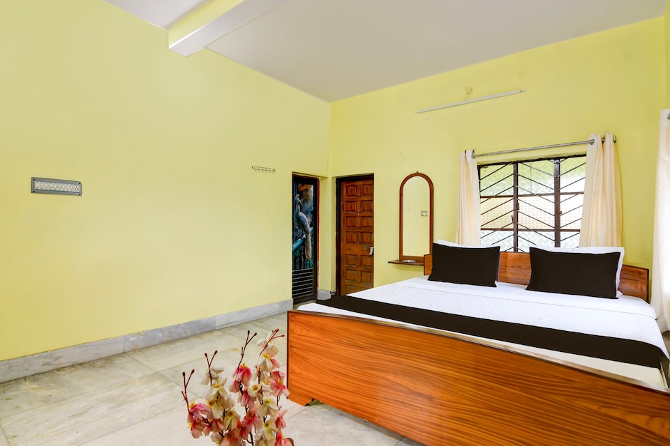 Hotel O QUEEN HOTEL RESTAURANT BANQUET , Howrah Kolkata, Kolkata