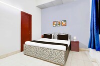 Hotel O East of Kailash Near Kailash Colony Metro Station