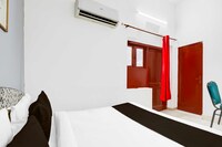 Hotel O East of Kailash Near Kailash Colony Metro Station