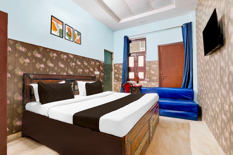 Collection O Hari Nagar Near Mayapuri Metro station, Rajouri Garden Delhi, Delhi