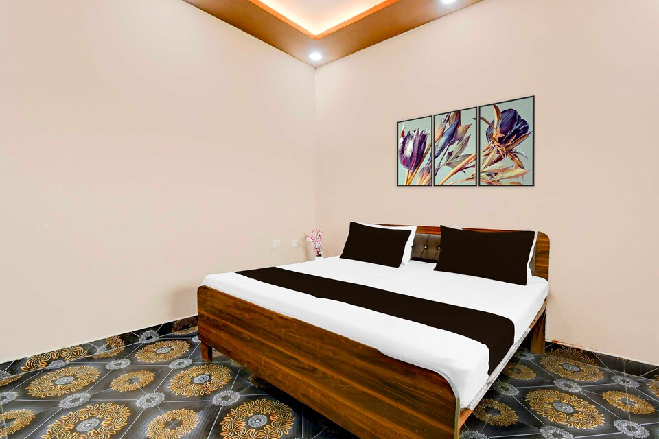 Collection O Jhusi Station Rajaram Singh Blessing Garden, Jhusi, Prayagraj