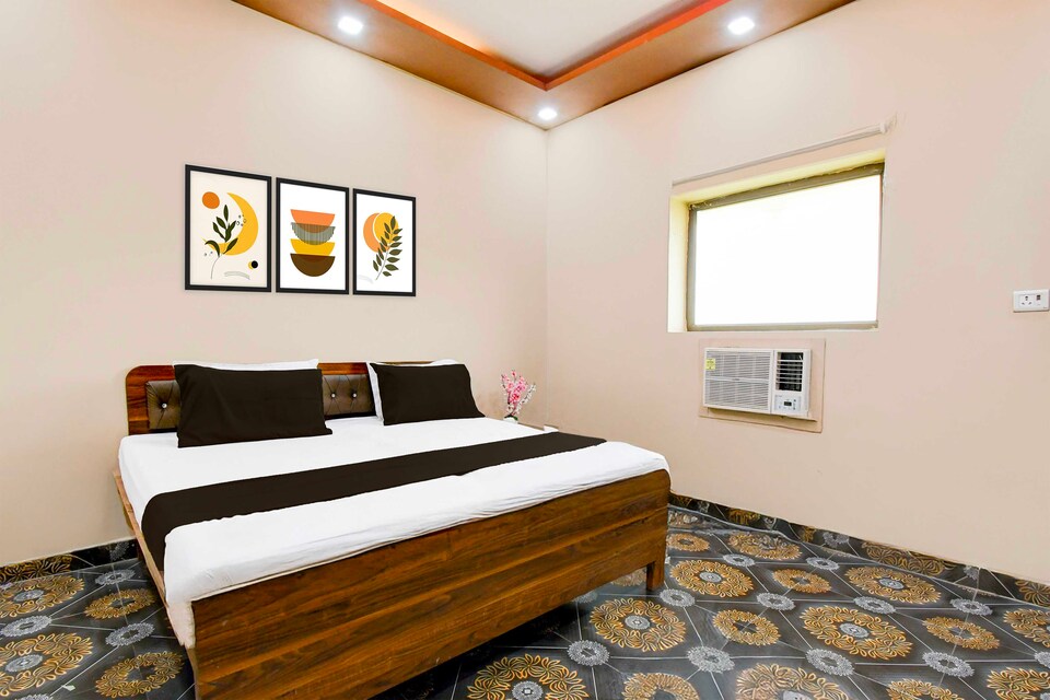 Collection O Jhusi Station Rajaram Singh Blessing Garden, Jhusi, Prayagraj