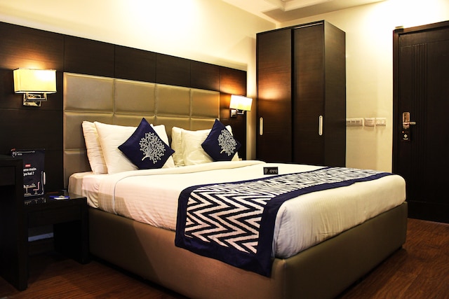 OYO Hotel Africa Avenue Near Lotus Temple