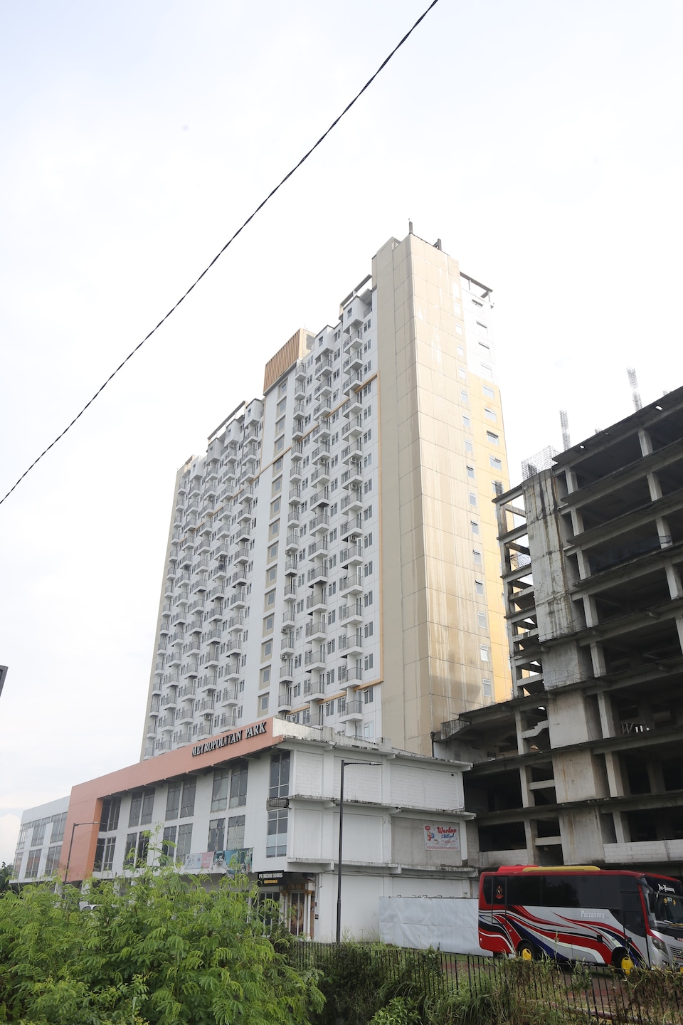 Capital O Iconic Rooms @ Golden City, Bekasi Kota, Bekasi