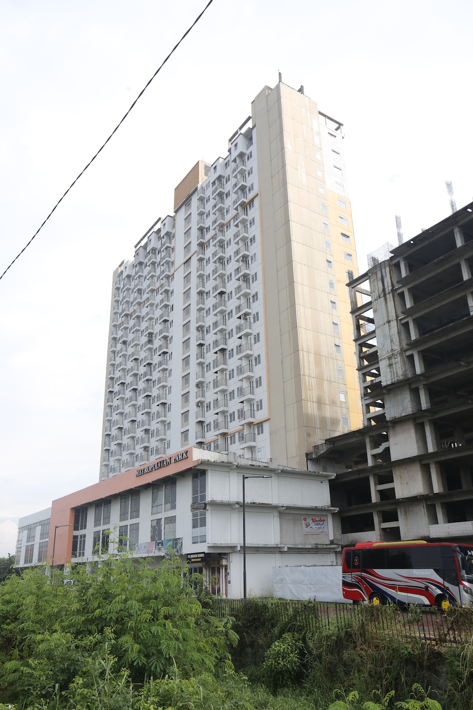 Capital O Iconic Rooms @ Golden City, Bekasi Kota, Bekasi