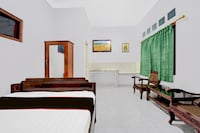 OYO 94672 Putri Kinasih