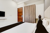 Super Townhouse Hotel Sec- 54 Golf Course Road