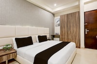 Super Townhouse Hotel Sec- 54 Golf Course Road