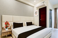 Super Townhouse Hotel Sec- 54 Golf Course Road