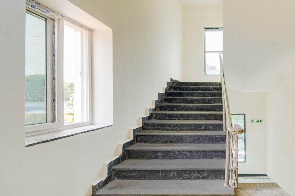 Super Townhouse Golden Temple Manikonda, Gachibowli, Hyderabad