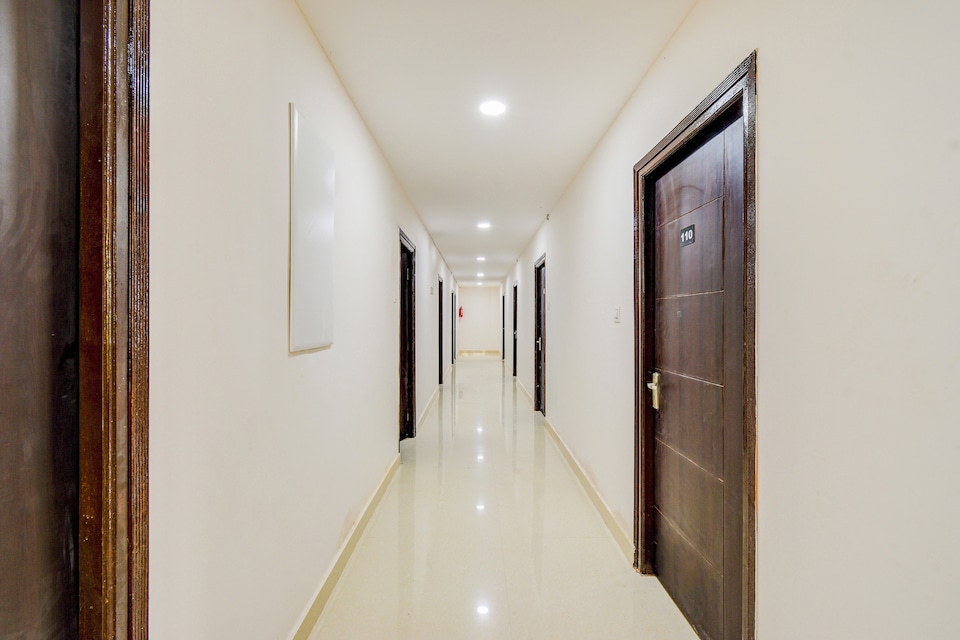 Super Townhouse Golden Temple Manikonda, Gachibowli, Hyderabad