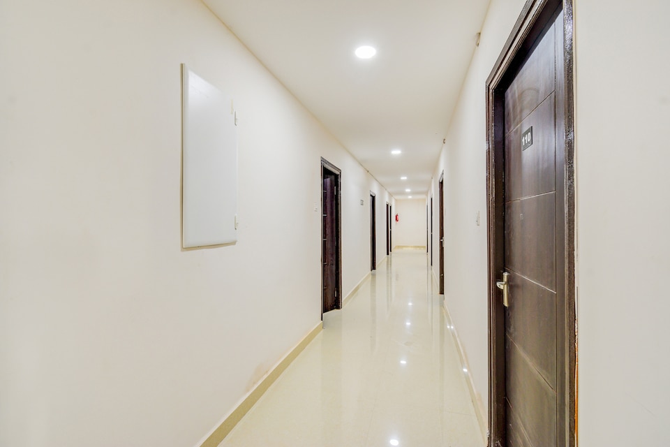 Super Townhouse Golden Temple Manikonda, Gachibowli, Hyderabad