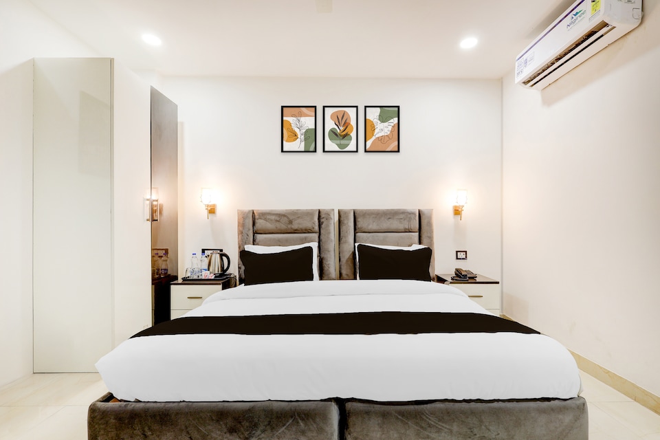 Townhouse The Grand Villa , Chhatarpur Delhi, Delhi