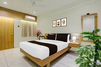 SPOT ON Hotel Rajwadi 