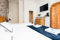 OYO The Lodge Bournemouth