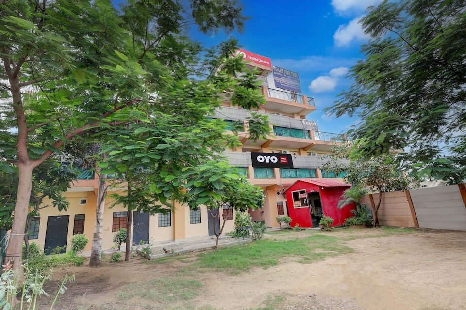 SPOT ON Hotel Dezire Dhankot Chowk, Old Gurgaon, Gurgaon