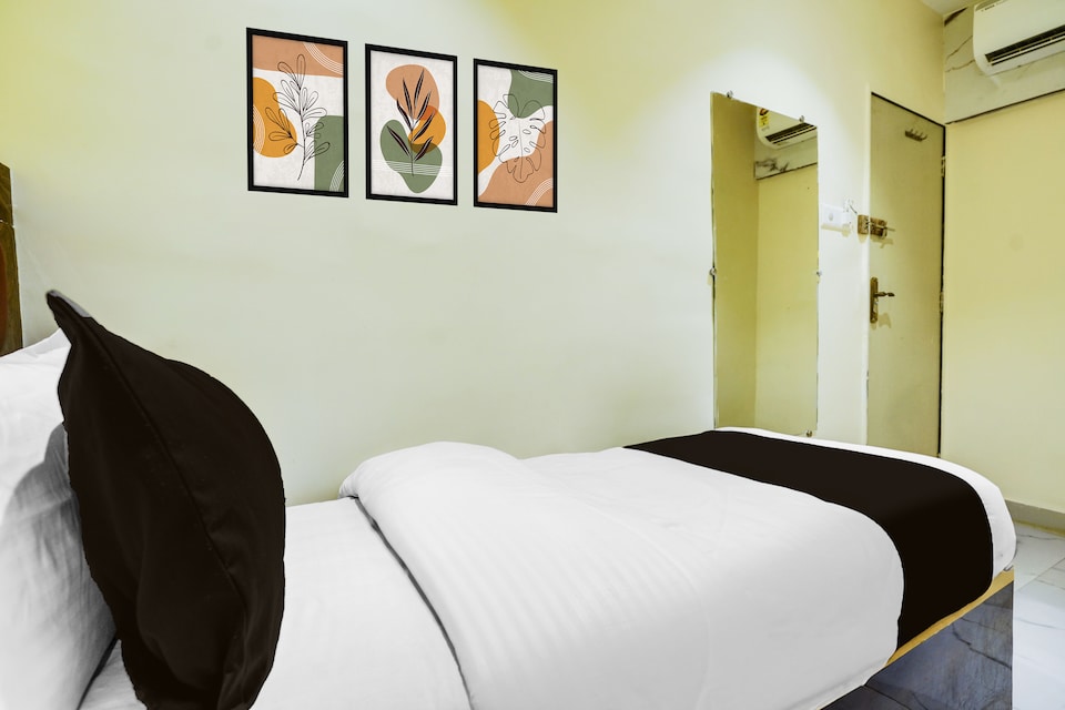 Hotel O Rishi Palace, Mumbai International Airport, Mumbai