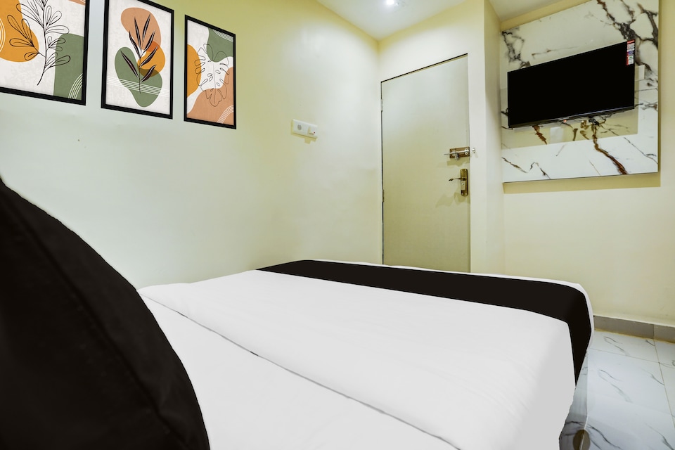 Hotel O Rishi Palace, Mumbai International Airport, Mumbai