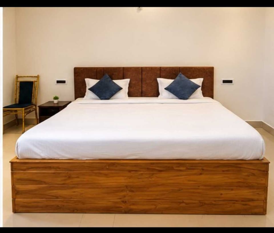 Townhouse Oak Saguna More Formerly Nandak Grand, Bailey Road, Patna