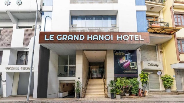 Dancenter Near Hoan Kiem Lake, Vincom Center Ba Trieu Formerly Le Grand The Sun