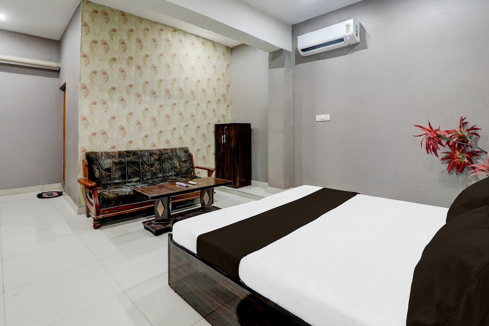HOTEL O YASH RAJ PALACE, Raebareily city, Raebareily