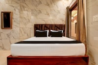 Super Townhouse Naya Gaon Formerly Hotel Paradise