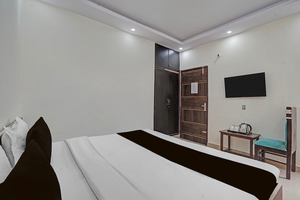 Super Hotel O Diamond Home Stay , Anand Vihar Delhi, Delhi