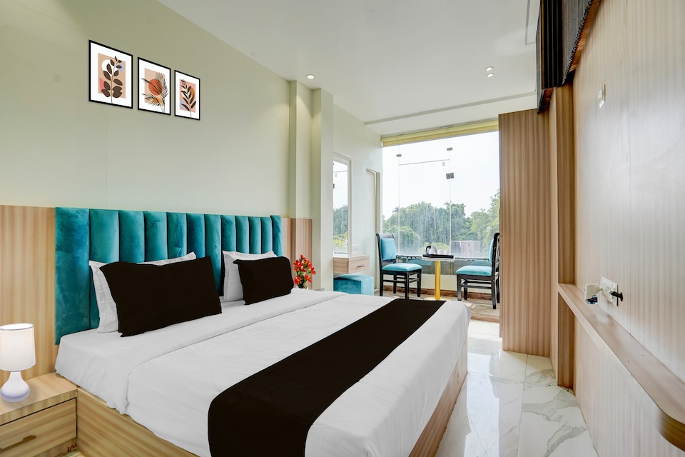 Super Townhouse Oak Prayagraj Allahabad University - Railway Junction Formerly Ballians, Mumfordganj Allahabad, Prayagraj