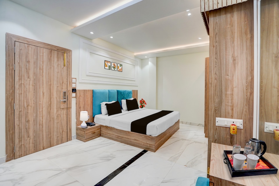 Super Townhouse Oak Prayagraj Allahabad University - Railway Junction Formerly Ballians, Mumfordganj Allahabad, Prayagraj