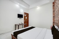 Super Collection O Palwal-Aligarh Crossway Formerly Hotel Kadamb