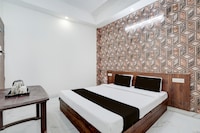 Super Collection O Palwal-Aligarh Crossway Formerly Hotel Kadamb