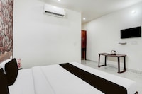 Super Collection O Palwal-Aligarh Crossway Formerly Hotel Kadamb