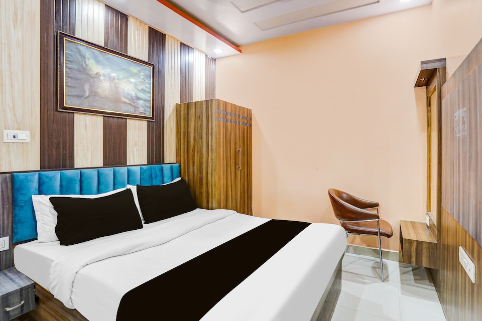 Hotel O Rameshwar Inn, Chowk Allahabad, Prayagraj