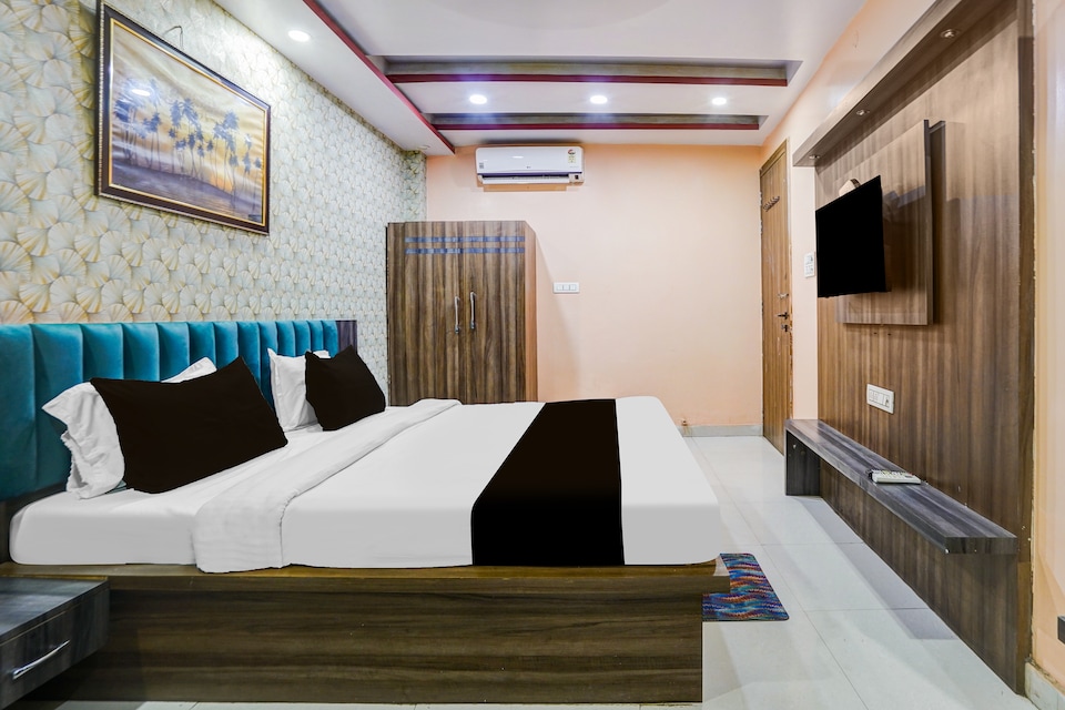 Hotel O Rameshwar Inn, Chowk Allahabad, Prayagraj