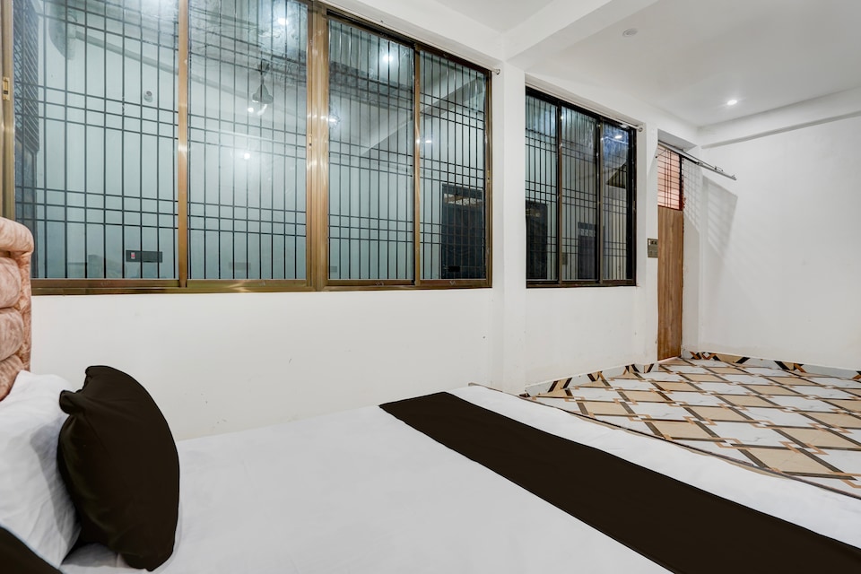 SPOT ON Hotel Vistara In Machhalishahar Road, Mumfordganj Allahabad, Prayagraj