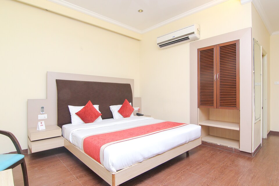 Capital O 2376 Bellevue Hotel, Mall Road Kanpur, Kanpur