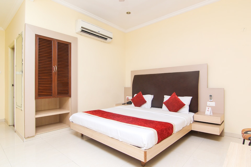 Capital O 2376 Bellevue Hotel, Mall Road Kanpur, Kanpur