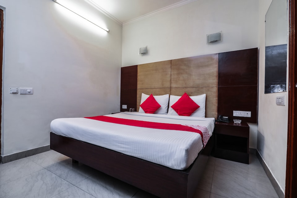 OYO Hotel Delight Inn Near Chhatarpur Metro Station, Chhatarpur Delhi, Delhi