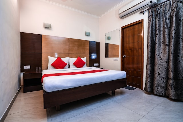 OYO Hotel Delight Inn Near Chhatarpur Metro Station