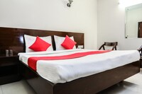 OYO Hotel Delight Inn Near Chhatarpur Metro Station