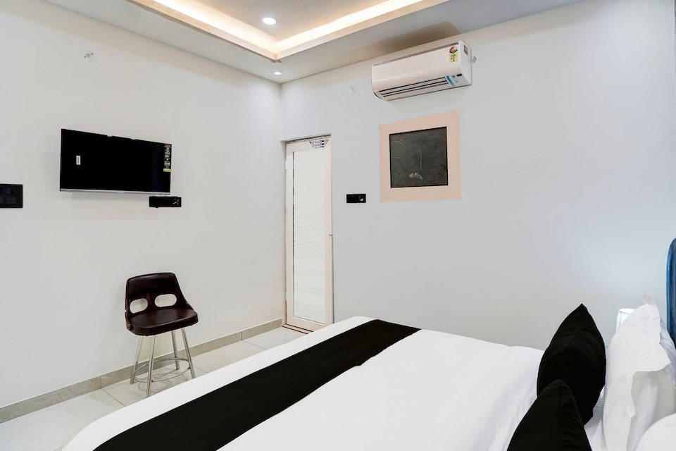 Power Break Hotel SS Royal ( 6hrs Slot ), Airport Lucknow, Lucknow