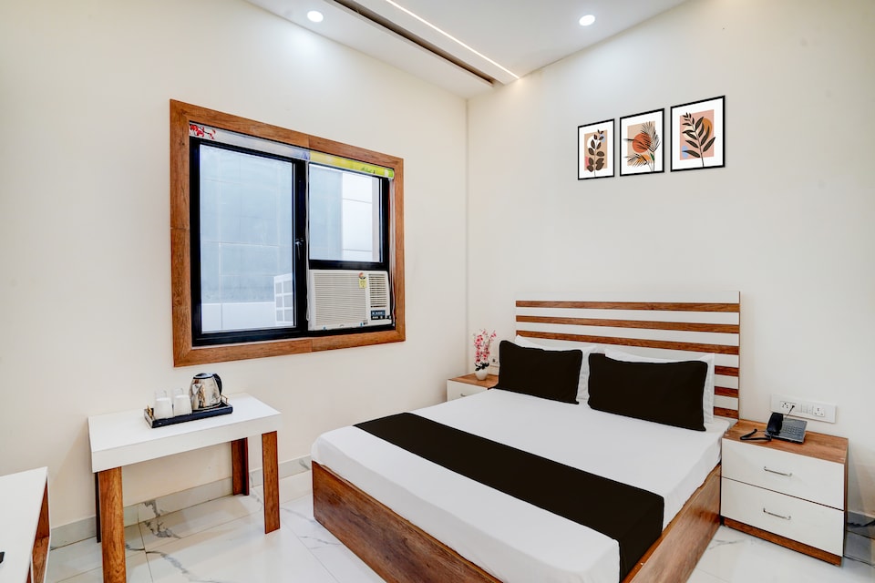 Hotel O P.K.G INN Nangloi Metro Station, Paschim Vihar Delhi, Delhi