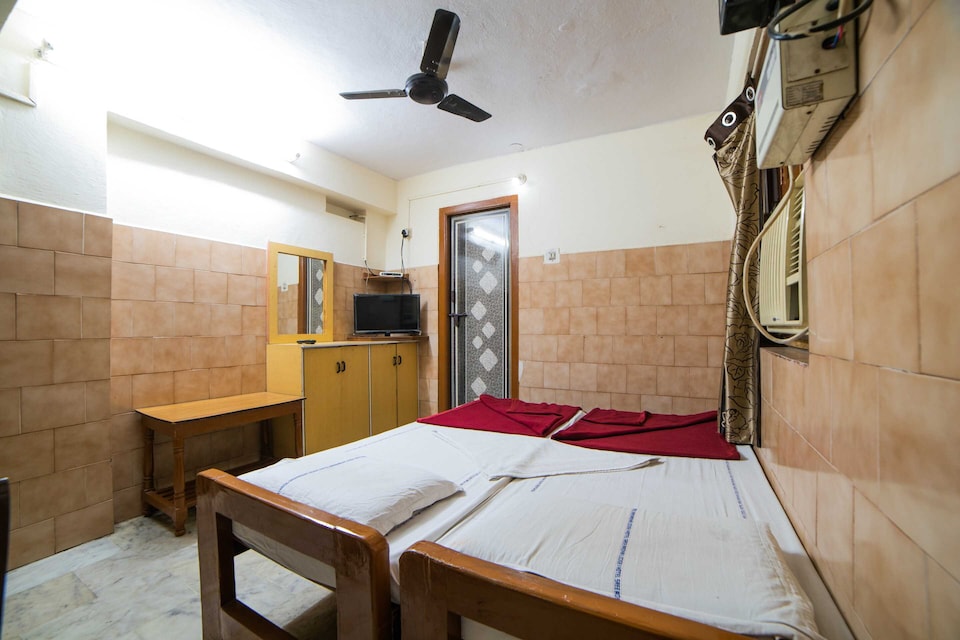 Power Break Hotel O Sree Radha Lodge Near Snow World ( 6hrs Slot ), Secunderabad, Hyderabad