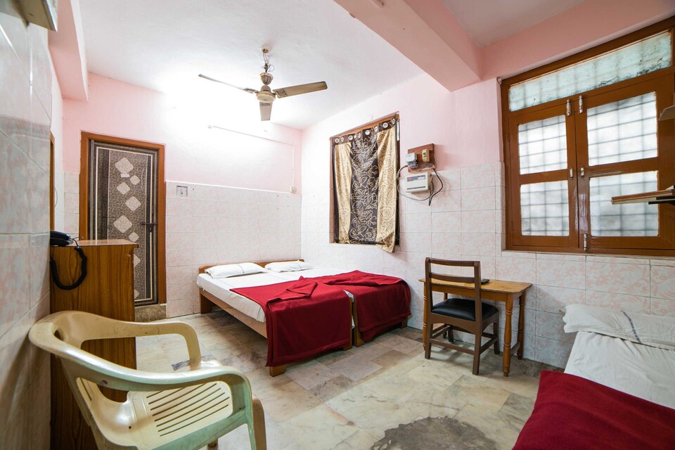 Power Break Hotel O Sree Radha Lodge Near Snow World ( 6hrs Slot ), Secunderabad, Hyderabad