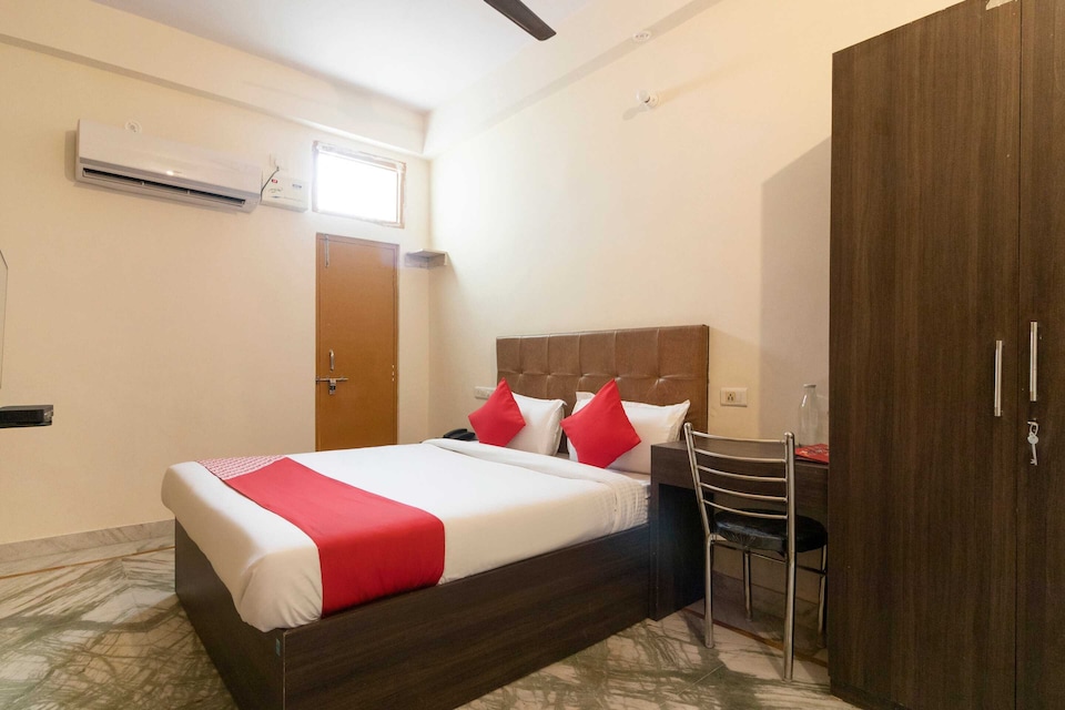 Power Break Collection O Kewal Palace Hyderabad Gate ( 6hrs Slot ), Lanka, Varanasi