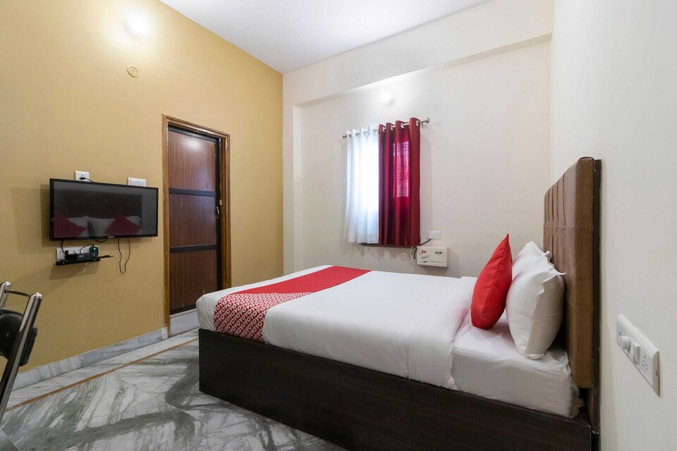 Power Break Collection O Kewal Palace Hyderabad Gate ( 6hrs Slot ), Lanka, Varanasi